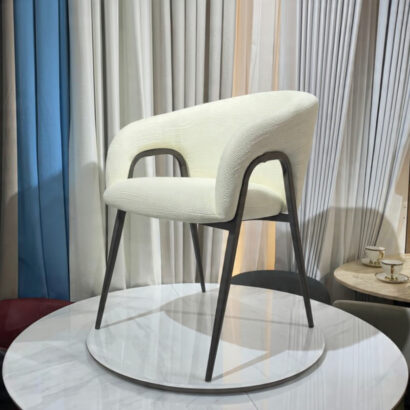 Tapered dark metal legs of the Ansary dining chair